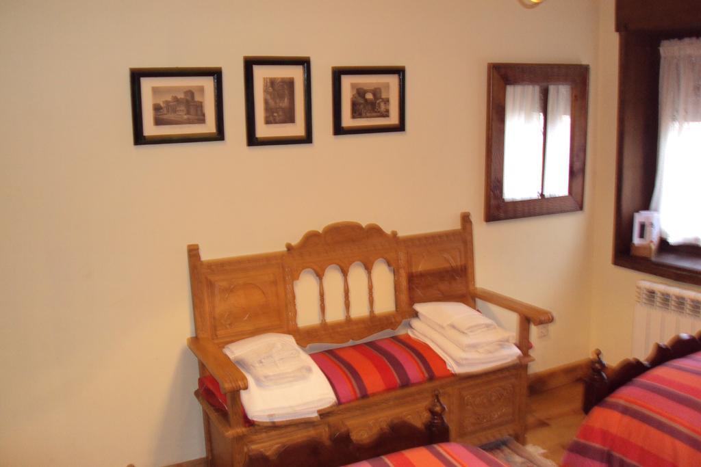 Hostal Artesano I y III Navarredonda Exterior foto