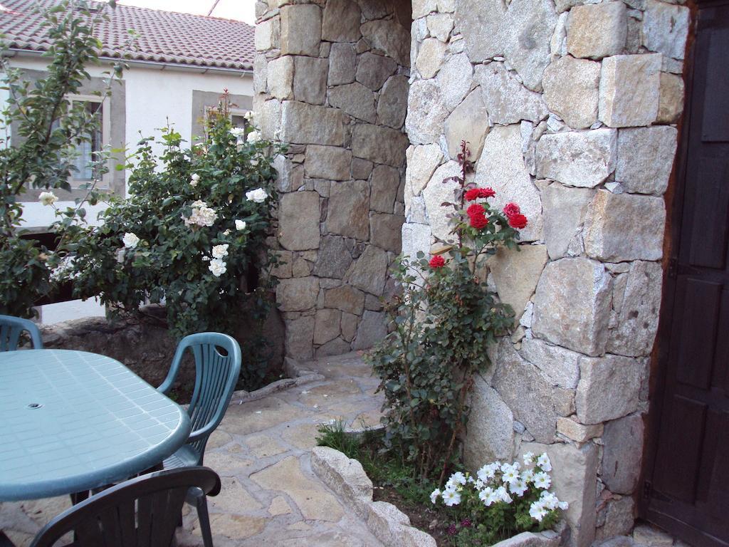 Hostal Artesano I y III Navarredonda Exterior foto
