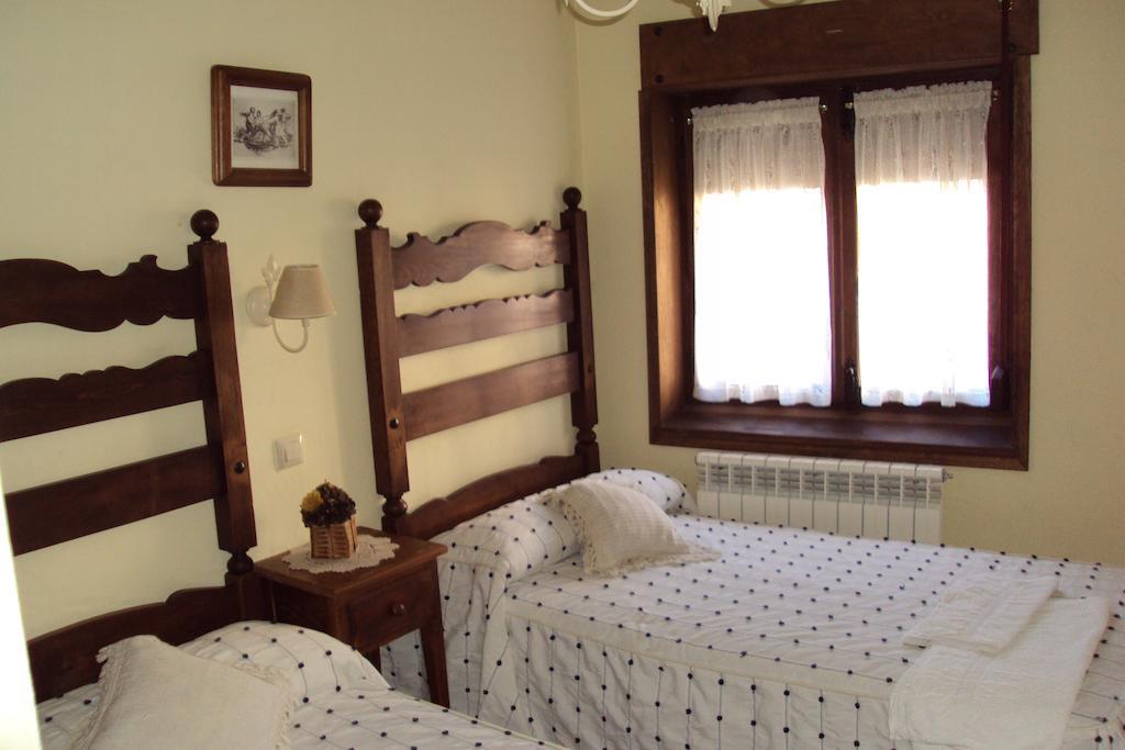 Hostal Artesano I y III Navarredonda Habitación foto