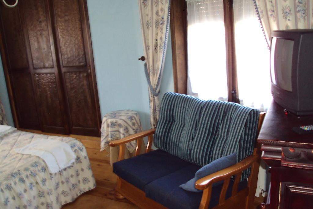 Hostal Artesano I y III Navarredonda Habitación foto