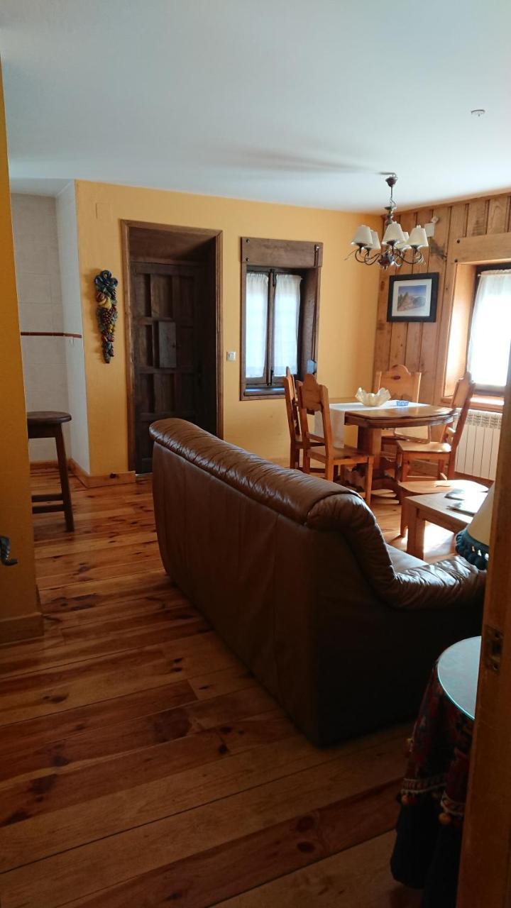 Hostal Artesano I y III Navarredonda Exterior foto